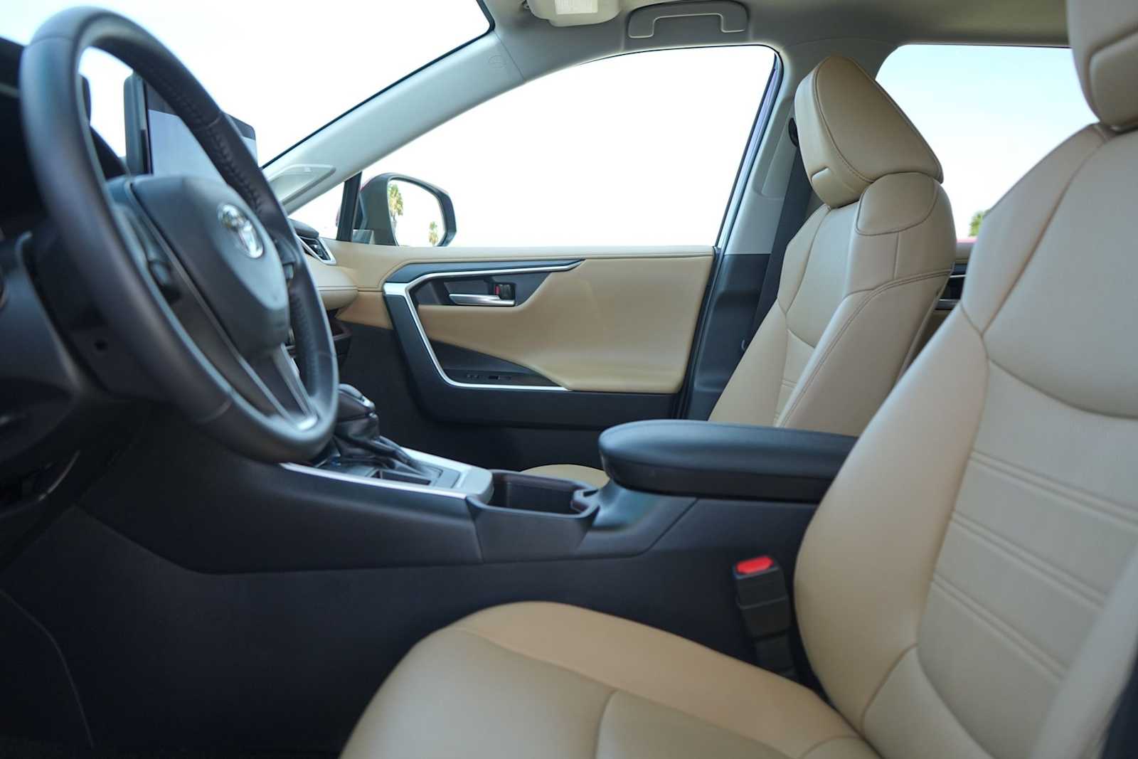 Thumbnail: 2024 Toyota RAV4 - 11