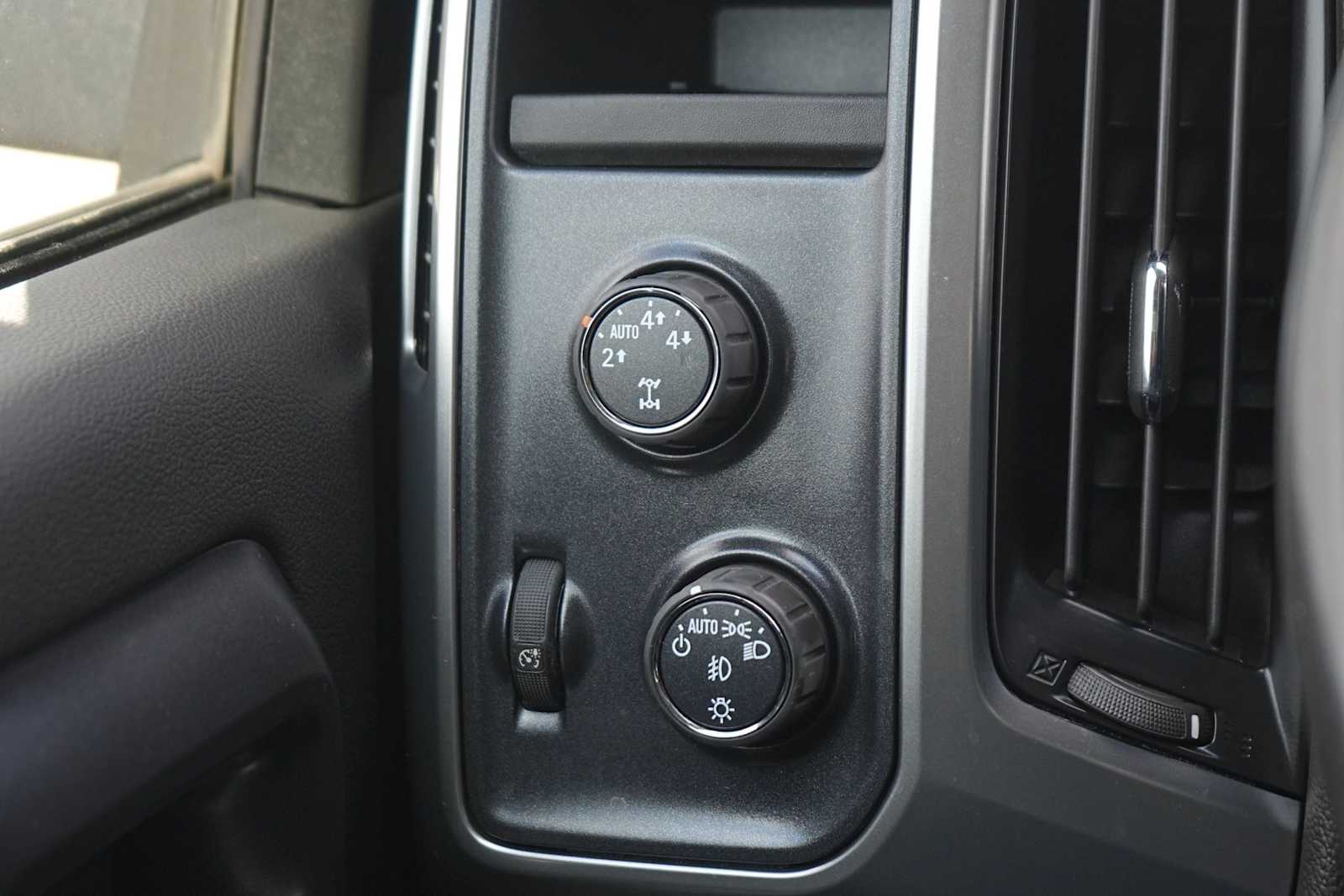 Thumbnail: 2014 Chevrolet Silverado 1500 - 24