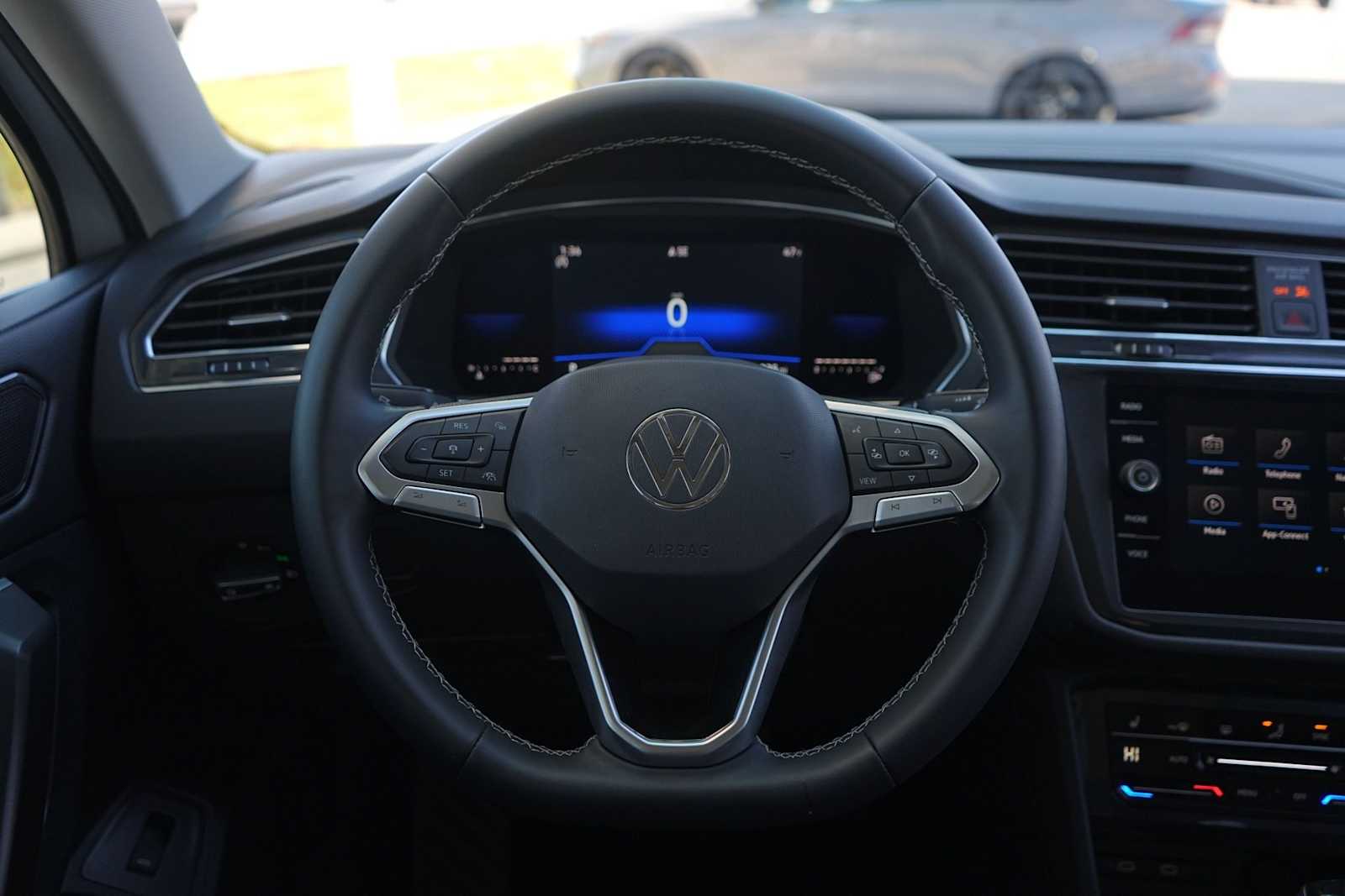 Thumbnail: 2022 Volkswagen Tiguan - 16