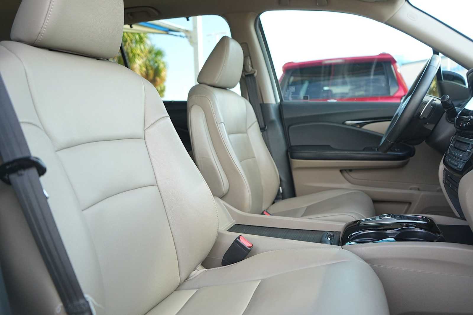 Thumbnail: 2017 Honda Pilot - 15