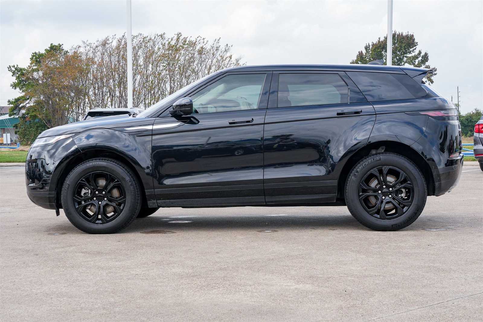 Thumbnail: 2022 Land Rover Range Rover Evoque - 3