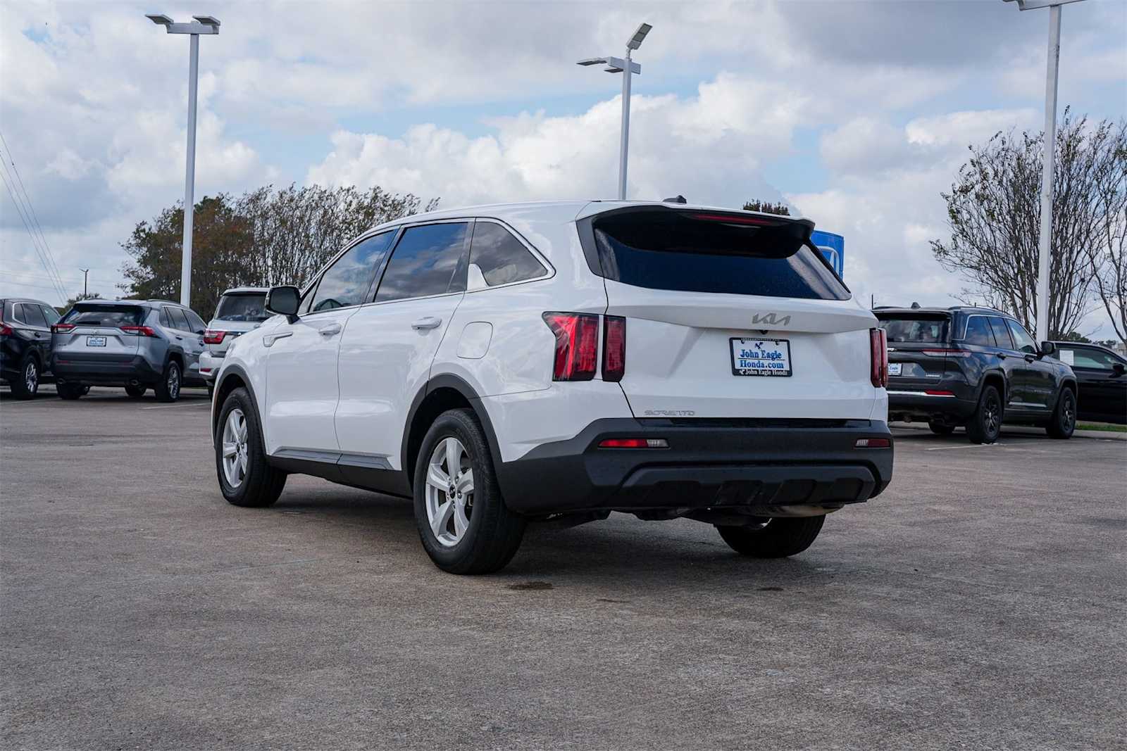 Thumbnail: 2023 Kia Sorento - 4