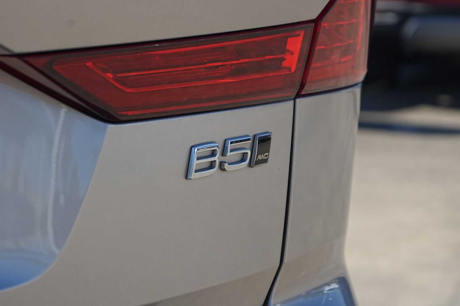 Thumbnail: 2024 Volvo XC60 - 8