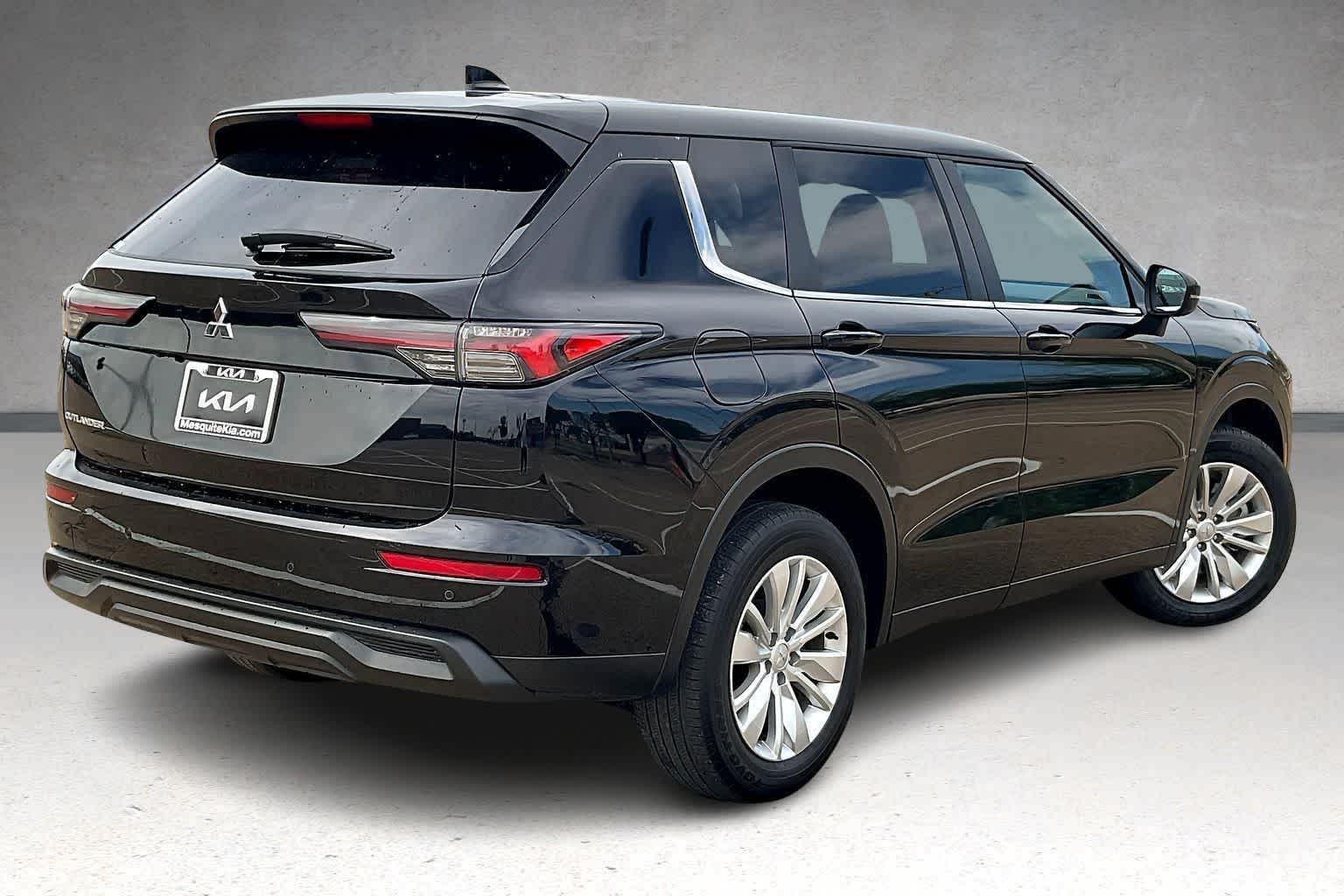 2025 Mitsubishi Outlander ES - Photo 22