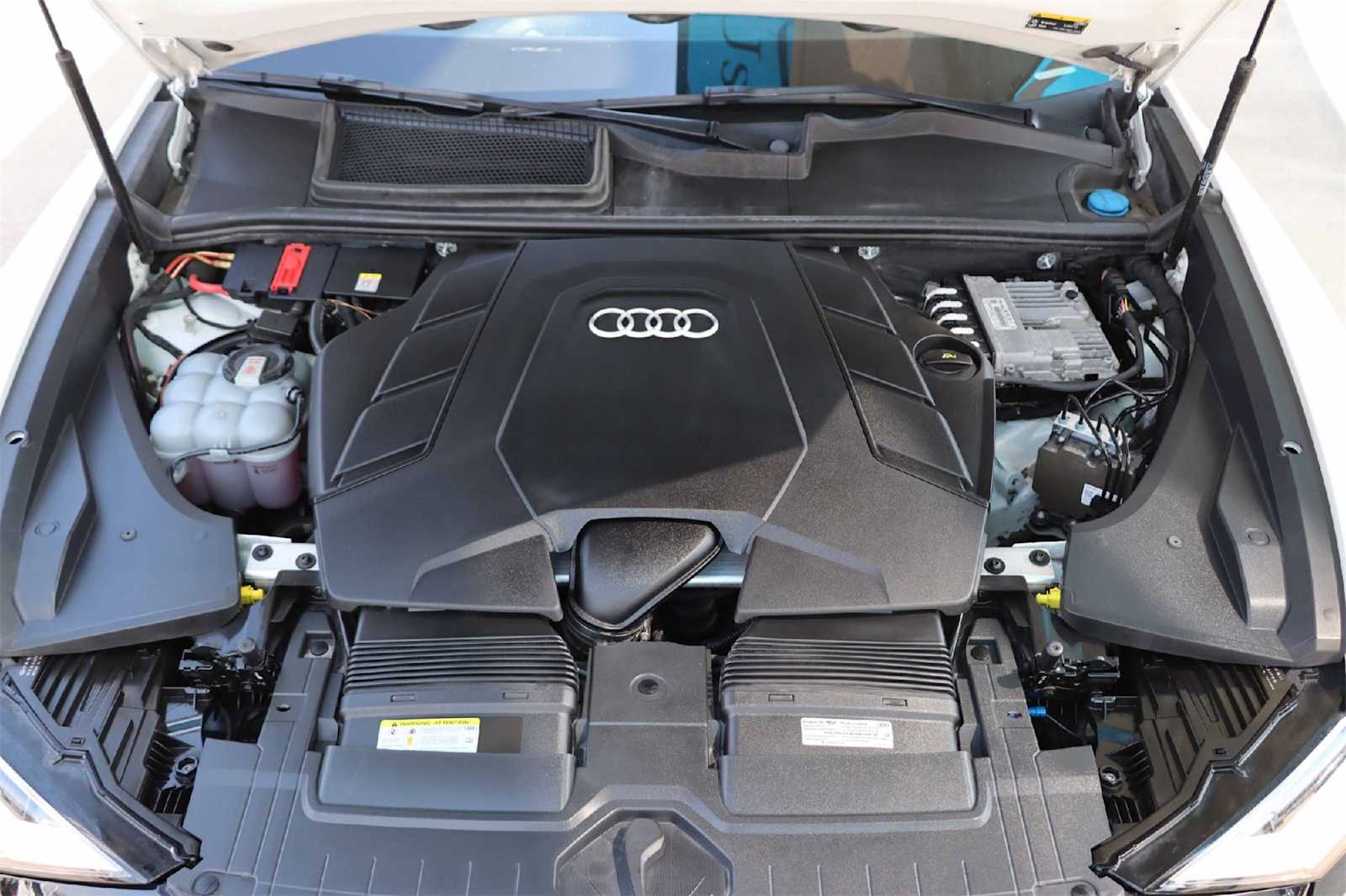 Thumbnail: 2021 Audi Q8 - 9