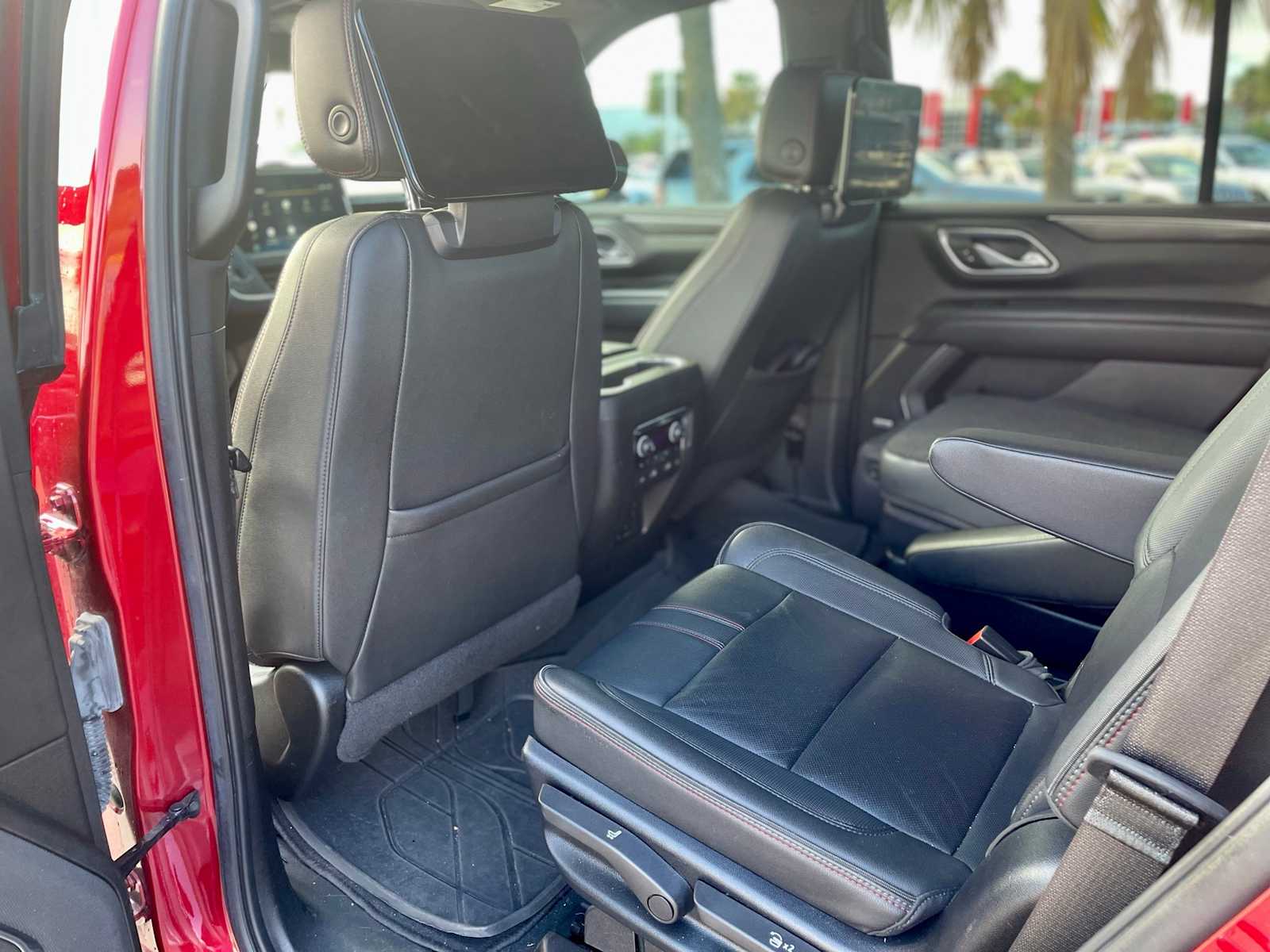 Thumbnail: 2022 Chevrolet Tahoe - 8