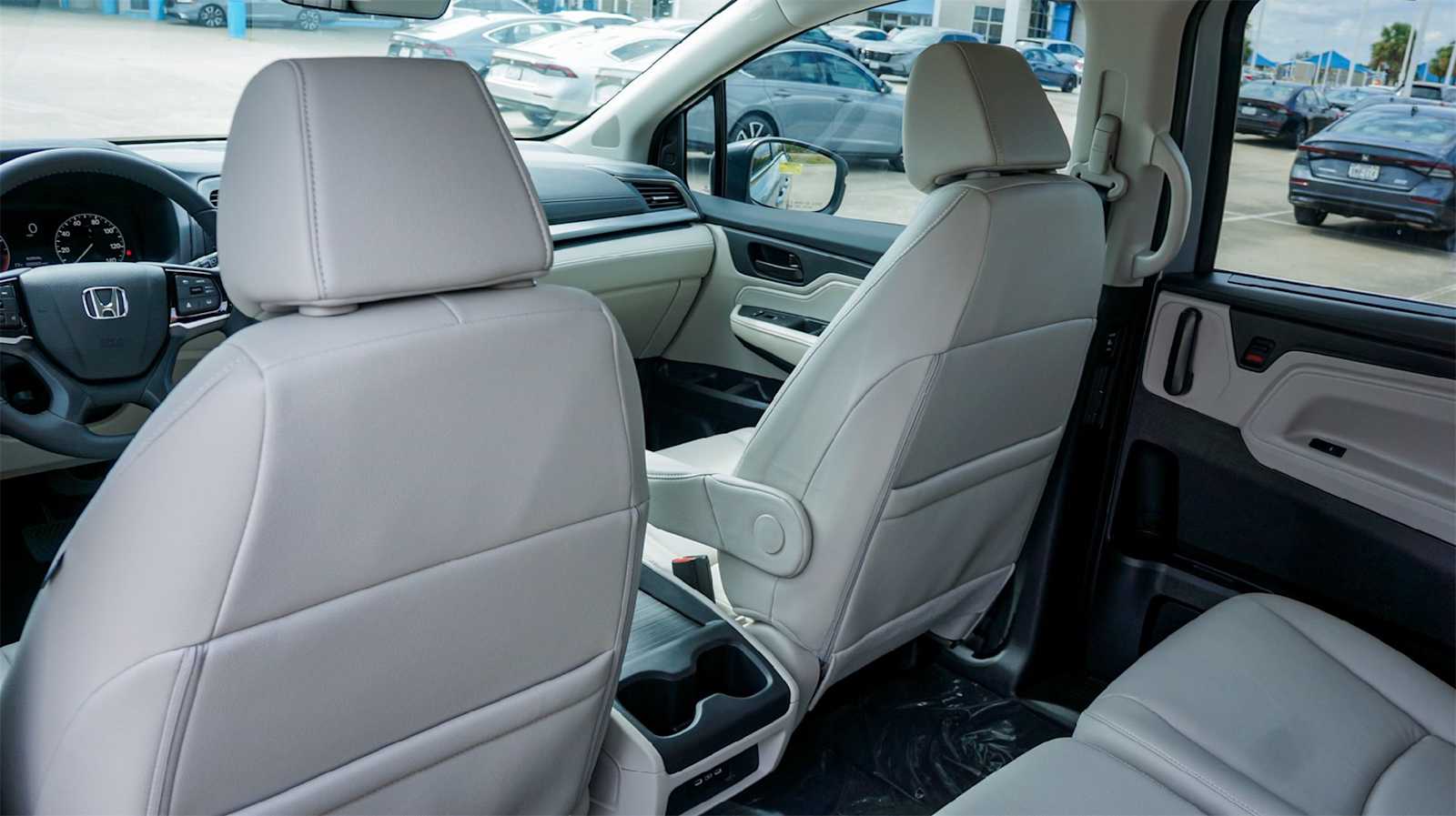 Thumbnail: 2026 Honda Odyssey - 12