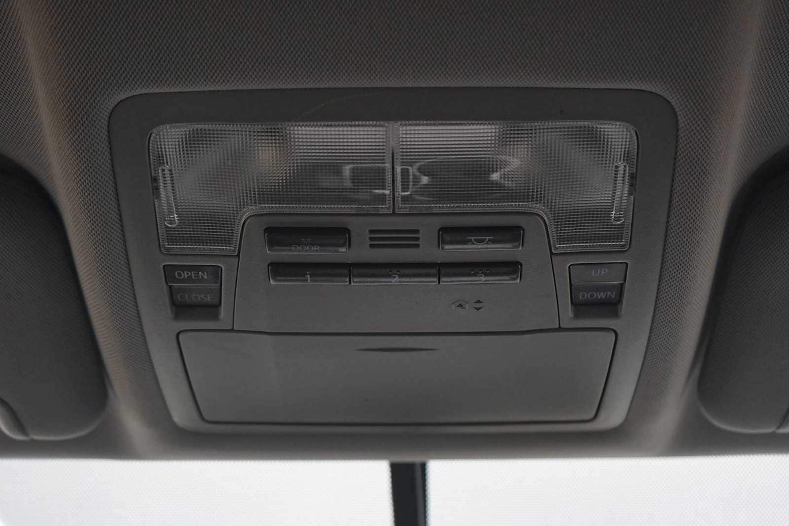 Thumbnail: 2015 Toyota Highlander - 23