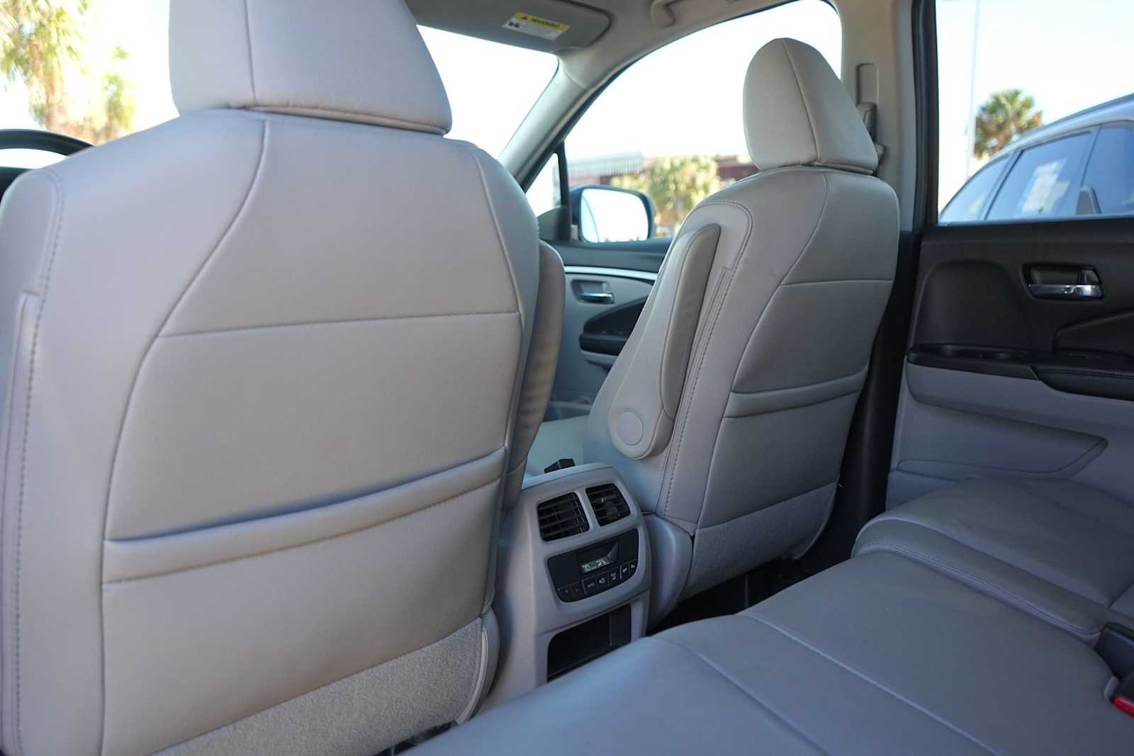 Thumbnail: 2017 Honda Pilot - 13