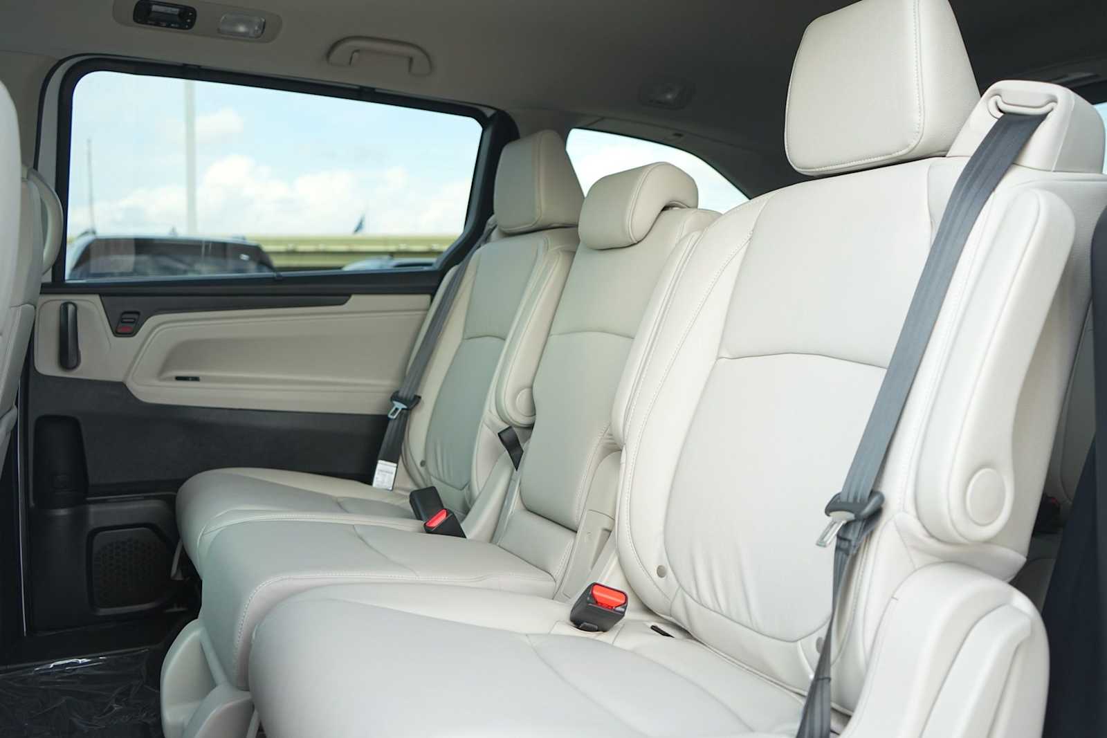 Thumbnail: 2026 Honda Odyssey - 13