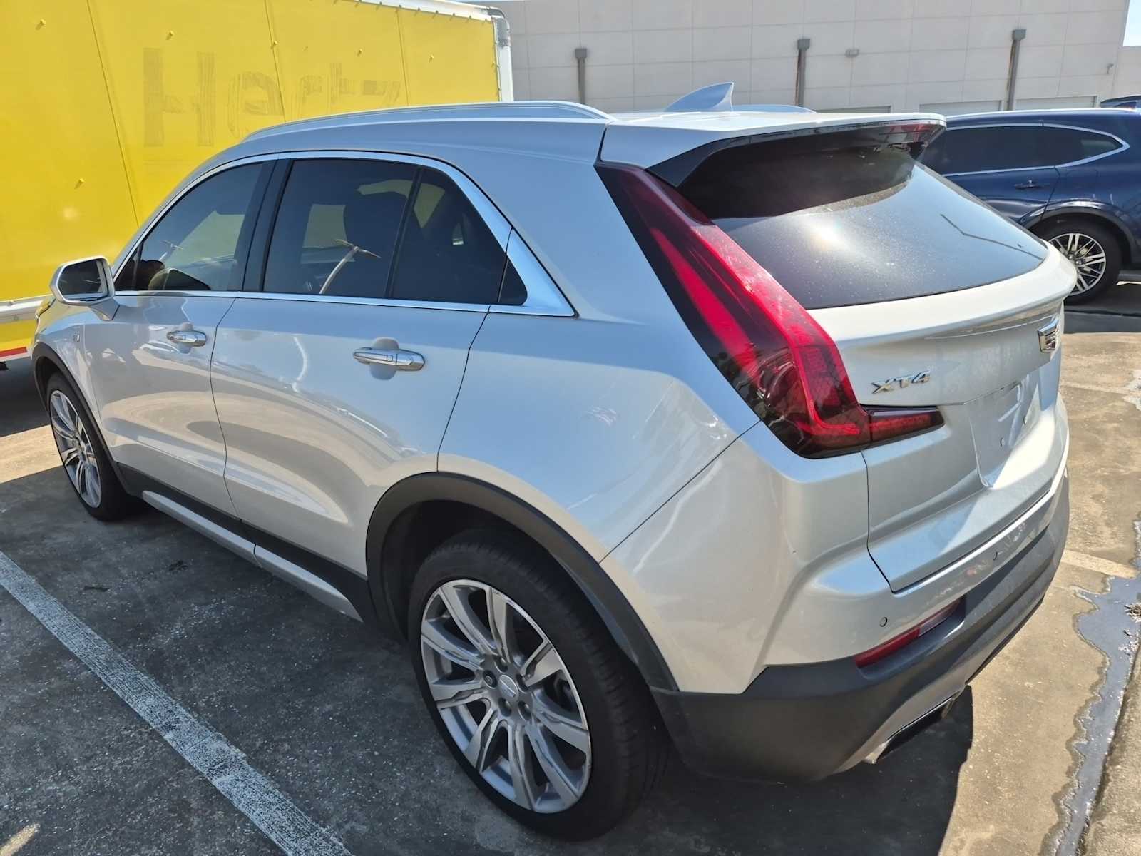 Thumbnail: 2019 Cadillac XT4 - 3