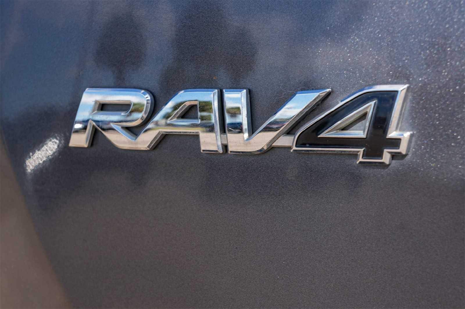 Thumbnail: 2018 Toyota RAV4 - 7