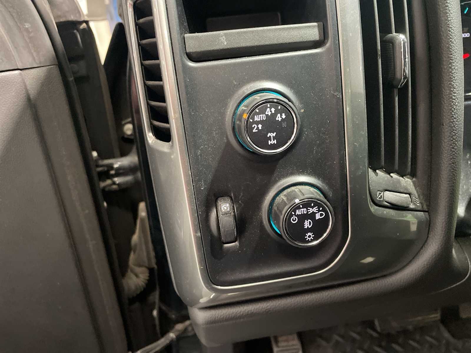 Thumbnail: 2015 Chevrolet Silverado 1500 - 5