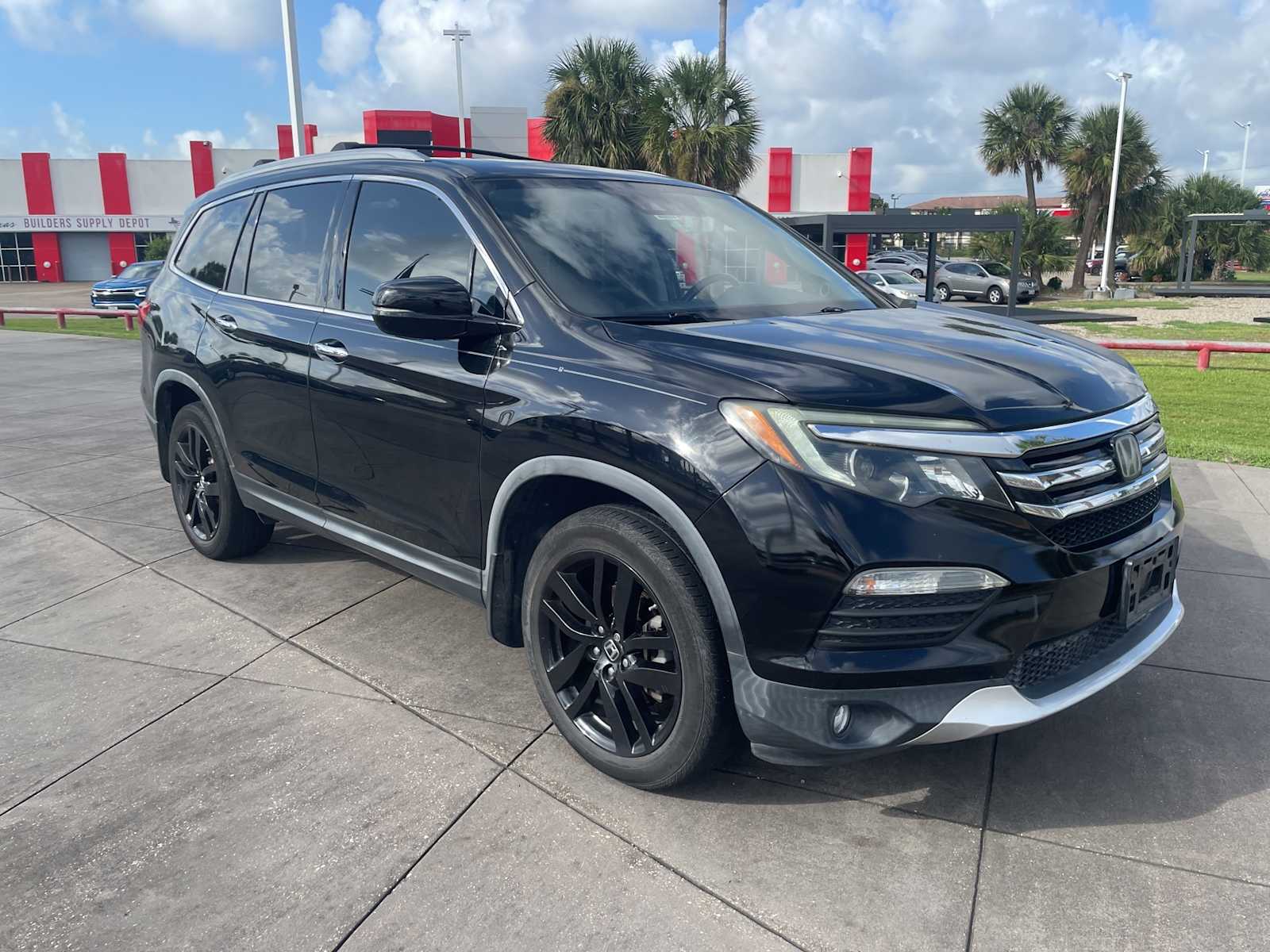 Thumbnail: 2017 Honda Pilot - 4
