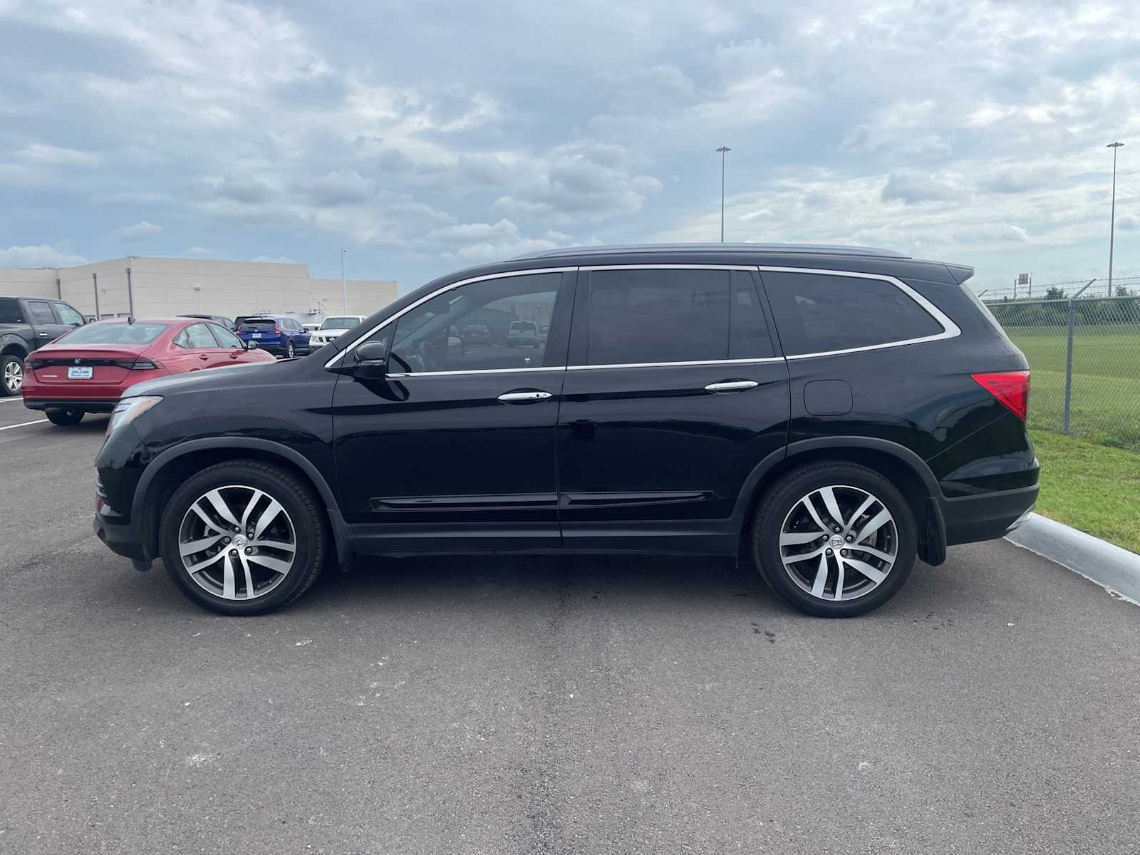 Thumbnail: 2018 Honda Pilot - 2