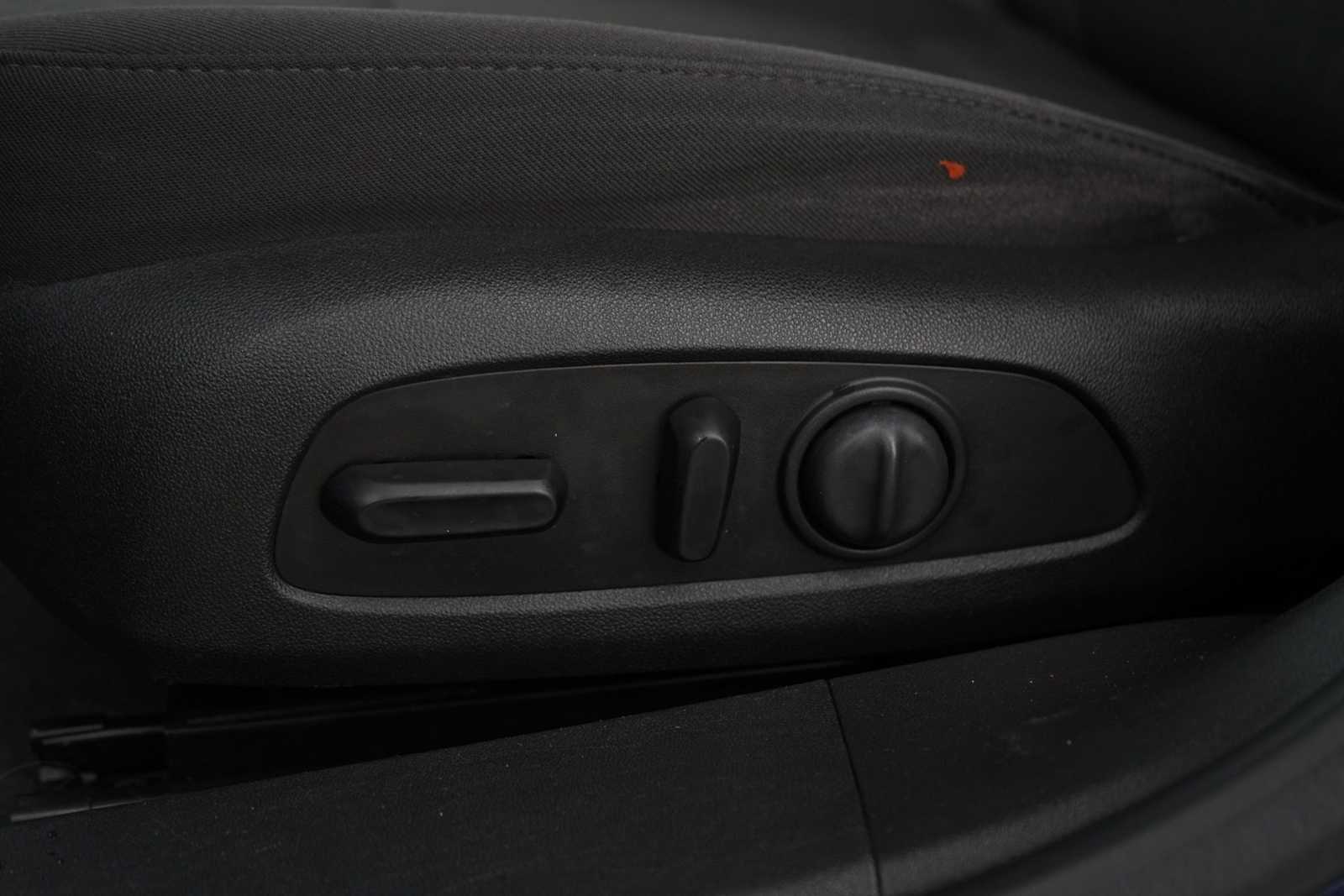 Thumbnail: 2018 Chevrolet Malibu - 11