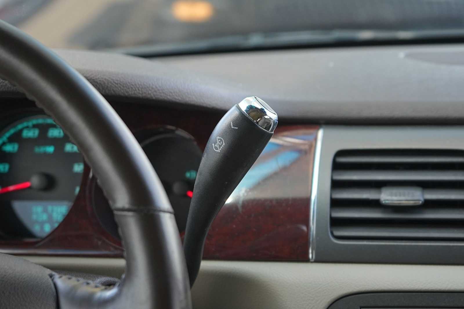 Thumbnail: 2010 Buick Lucerne - 25