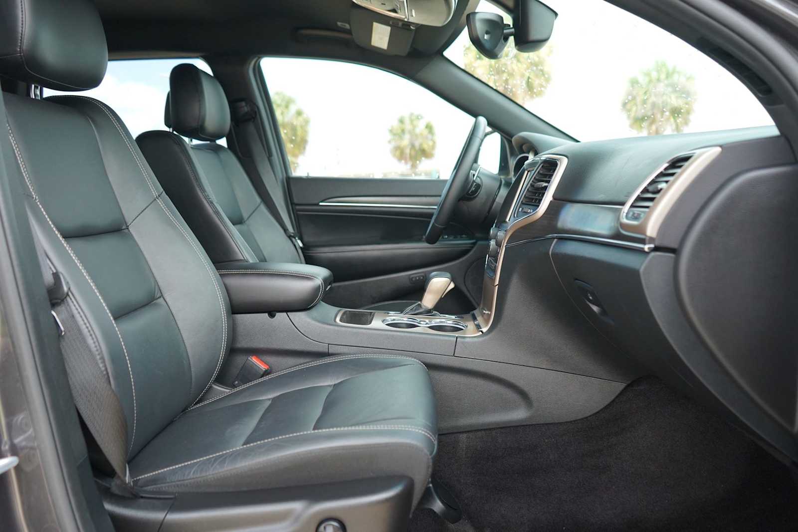Thumbnail: 2017 Jeep Grand Cherokee - 16