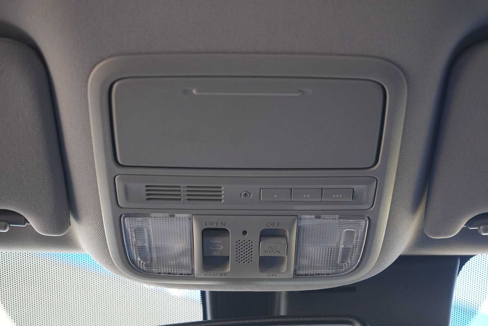 Thumbnail: 2017 Honda Pilot - 23