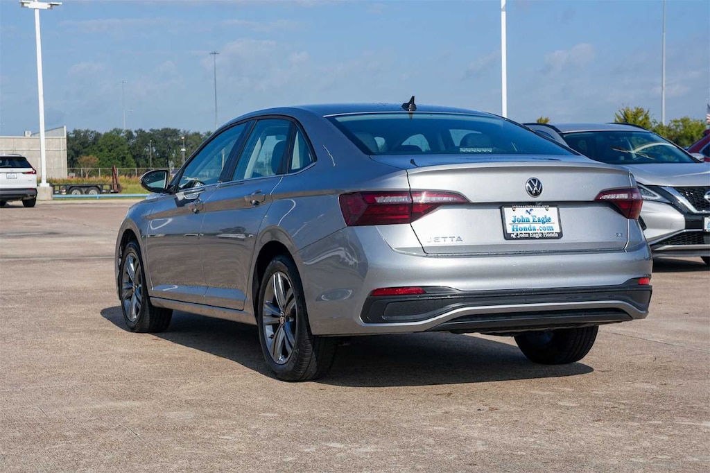 Used 2024 Volkswagen Jetta 1.5T SE Sedan
