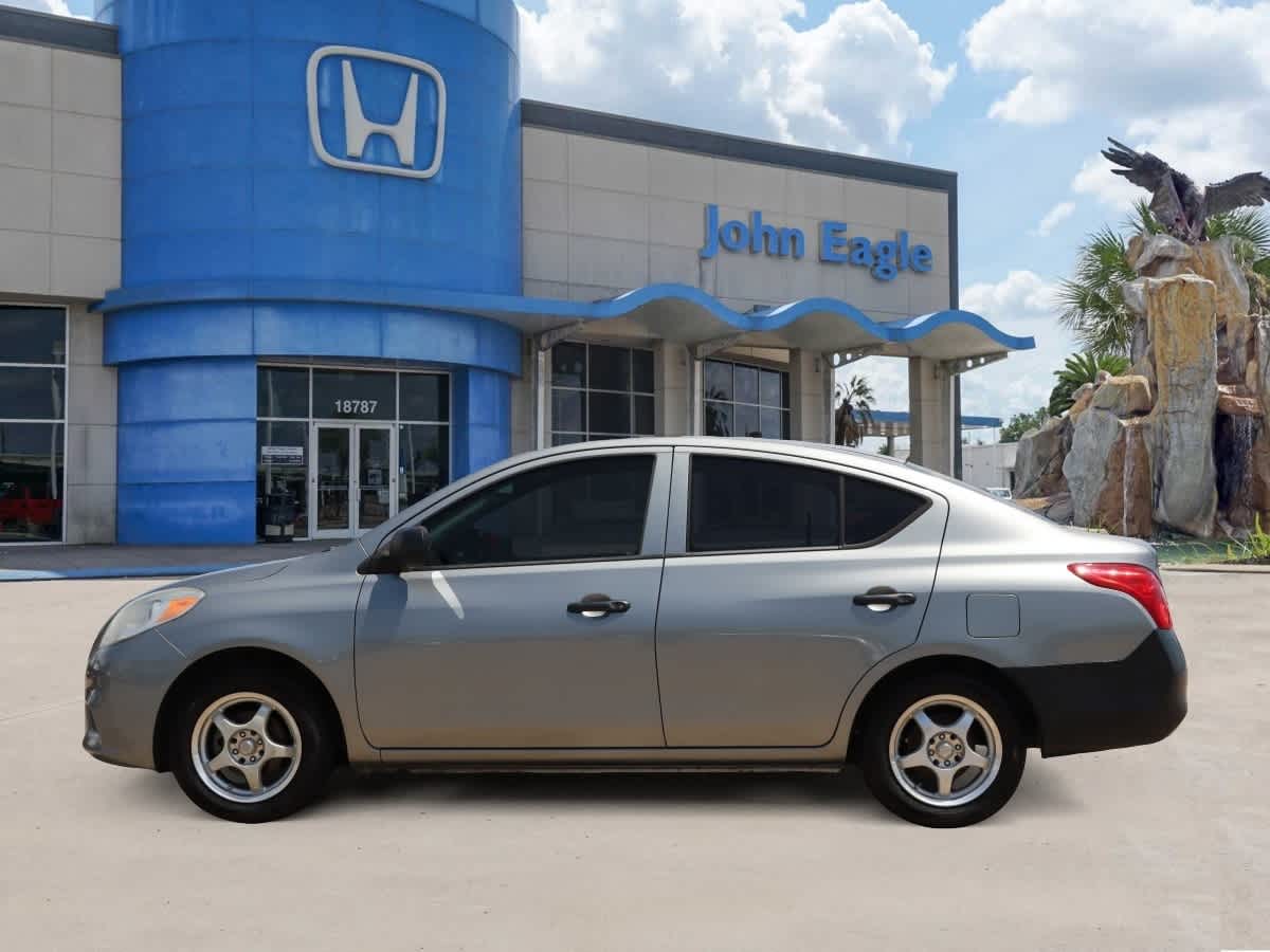2013 Nissan Versa S 3
