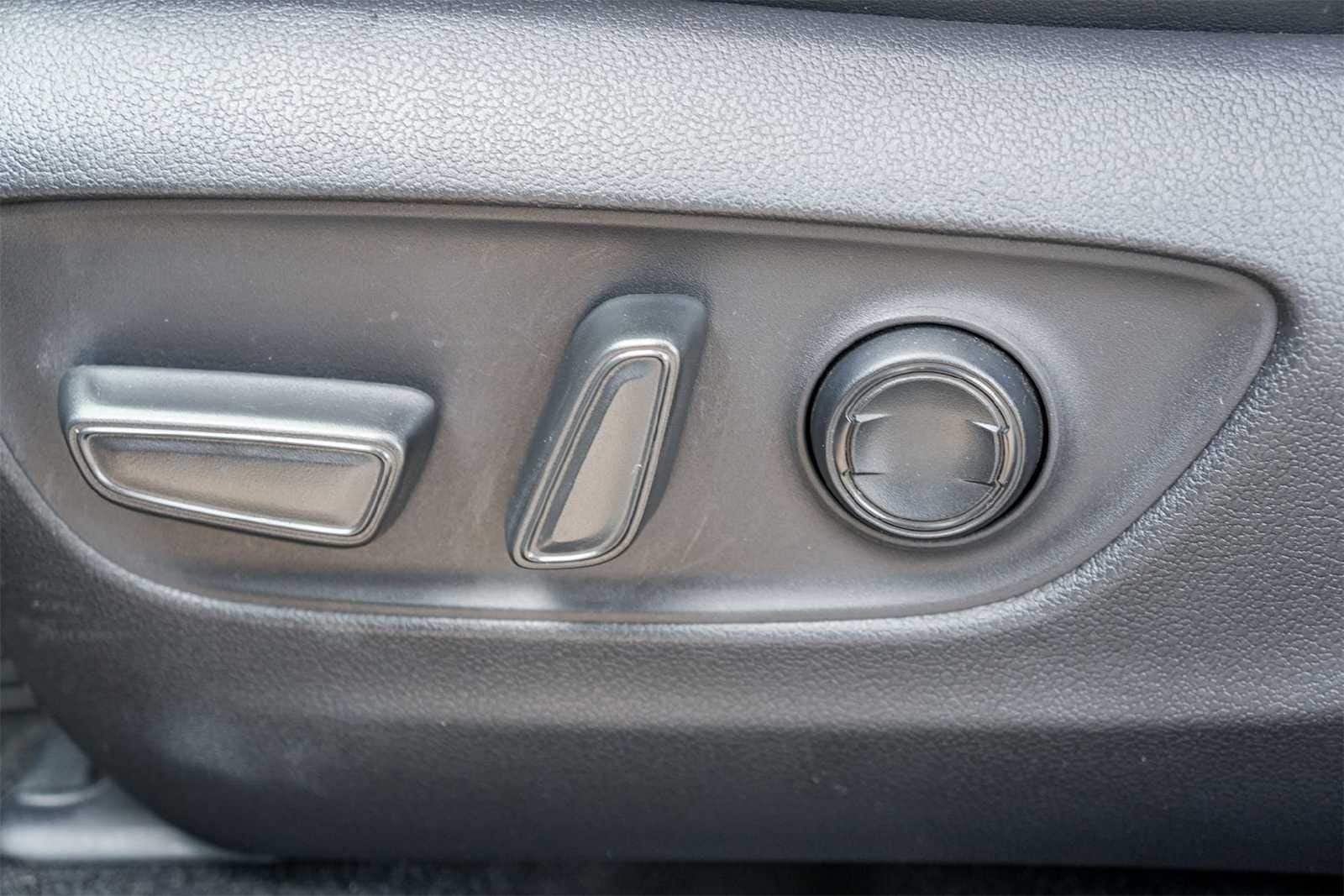 Thumbnail: 2021 Toyota RAV4 - 21