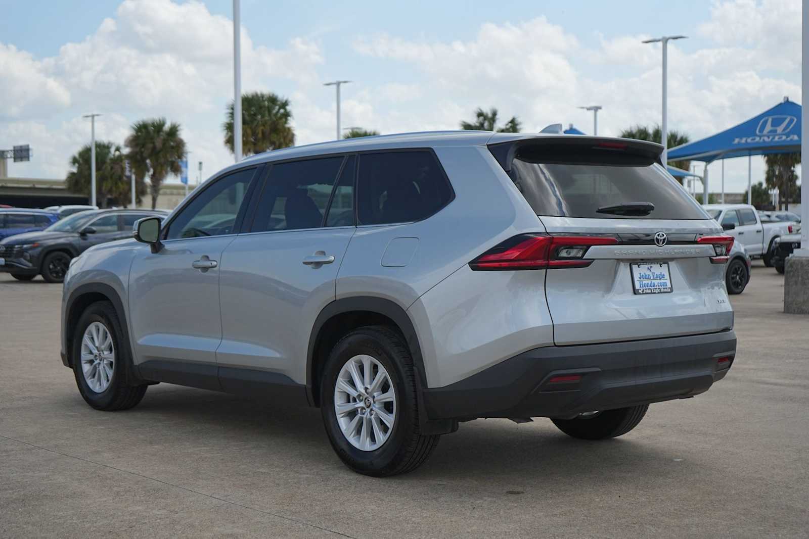 Thumbnail: 2024 Toyota Grand Highlander - 4