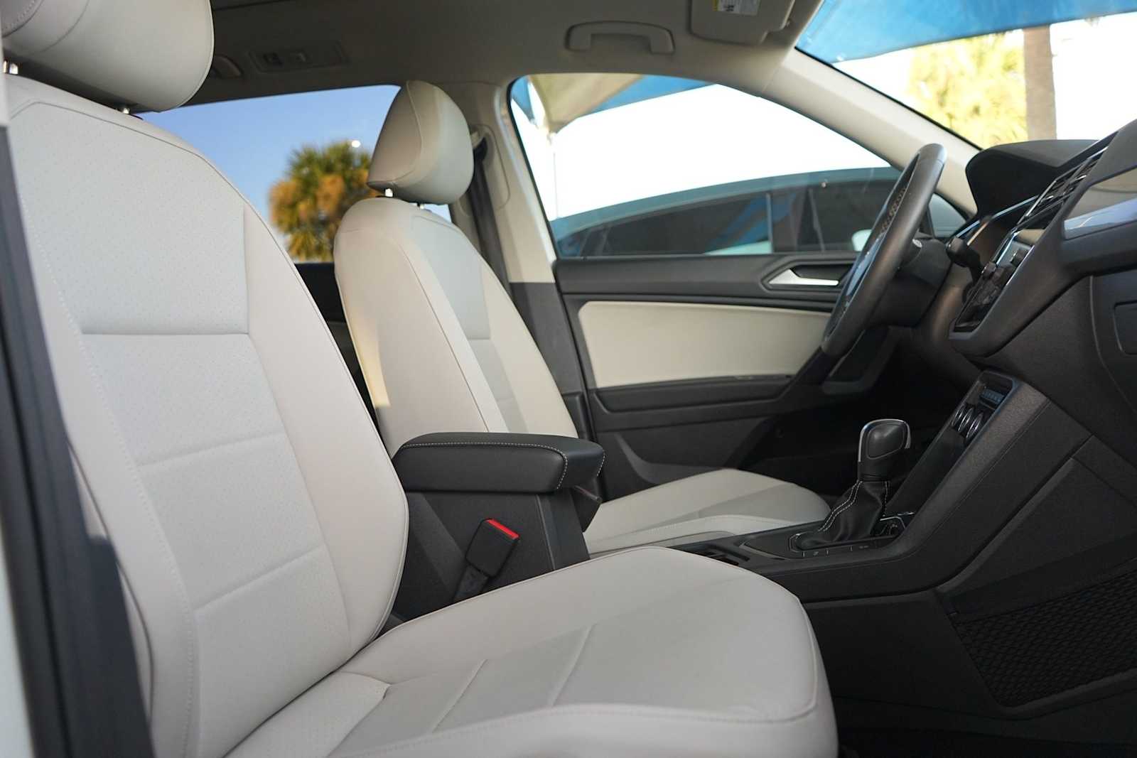 Thumbnail: 2021 Volkswagen Tiguan - 15