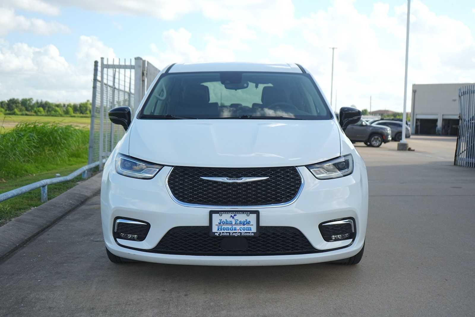 Thumbnail: 2024 Chrysler Pacifica - 5