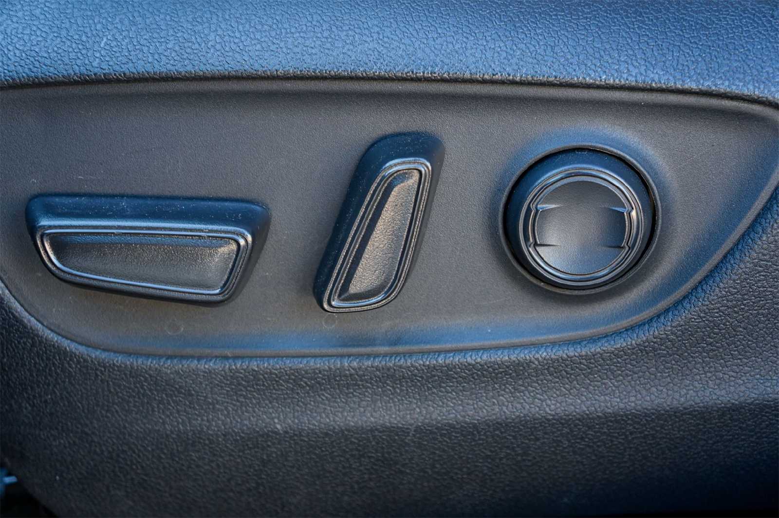 Thumbnail: 2024 Toyota RAV4 - 21