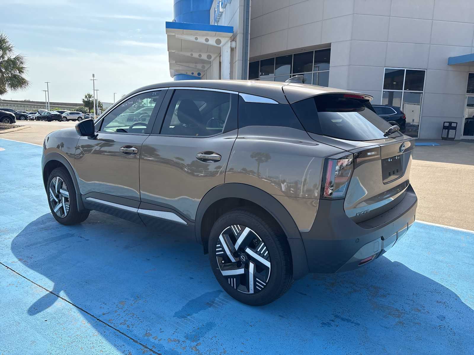 2025 Nissan Kicks SV 6