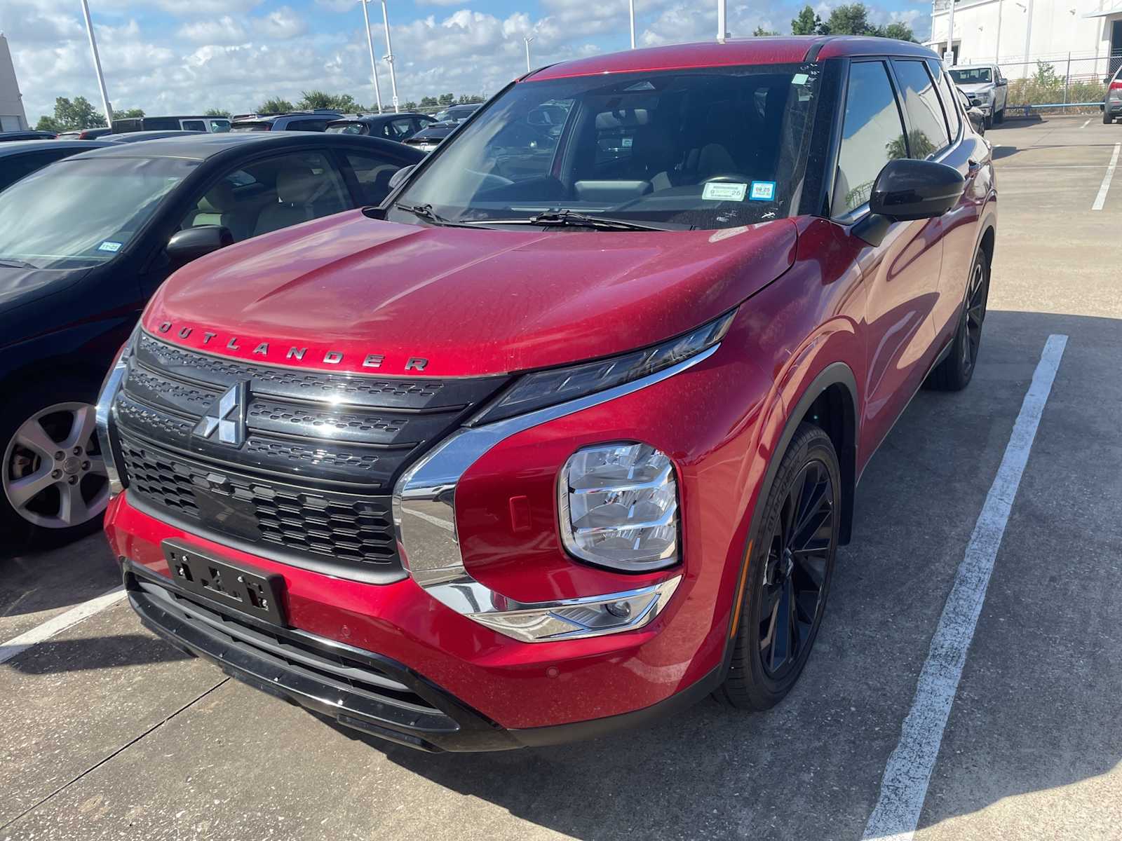 Thumbnail: 2023 Mitsubishi Outlander - 1