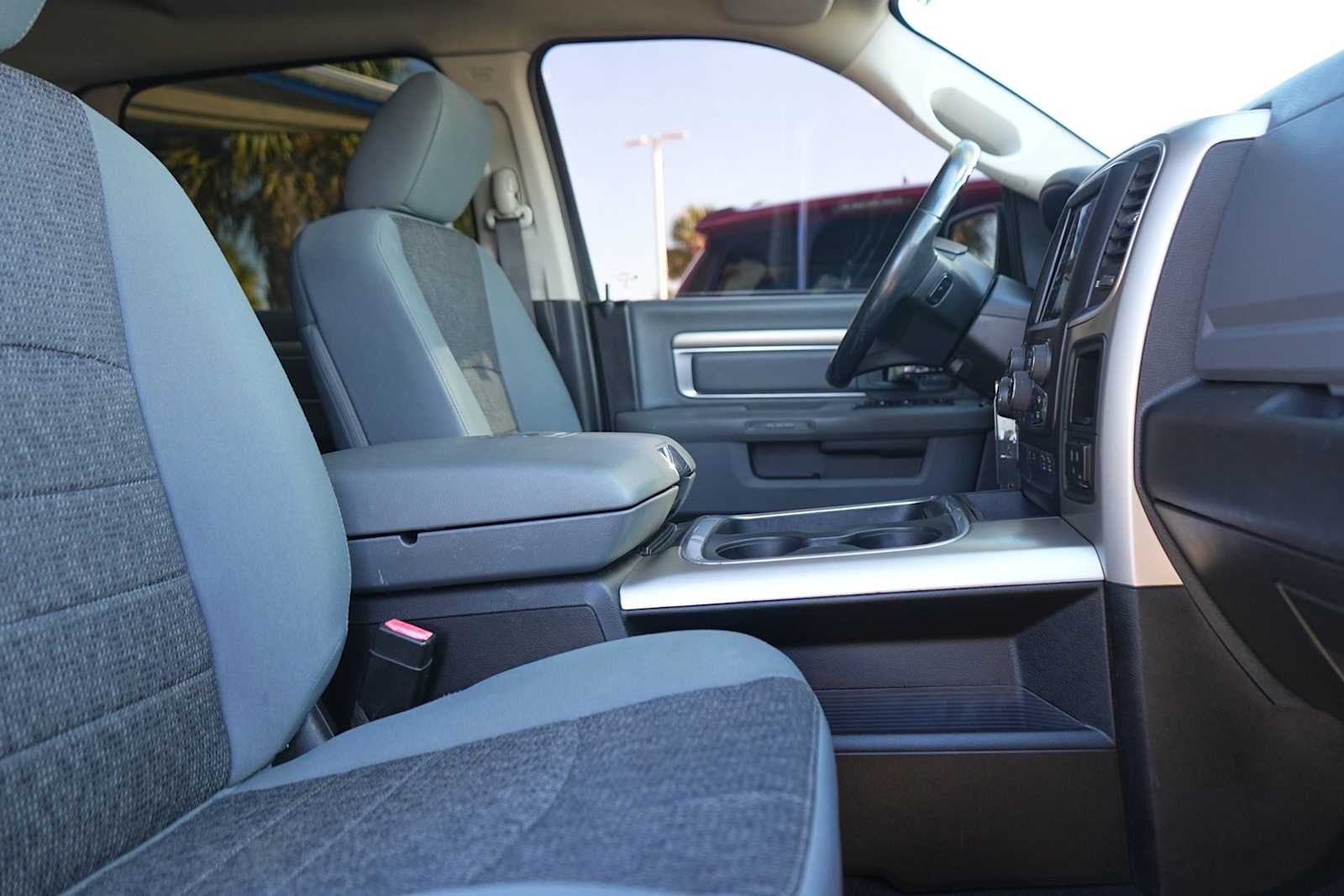 Thumbnail: 2019 RAM 1500 Classic - 15