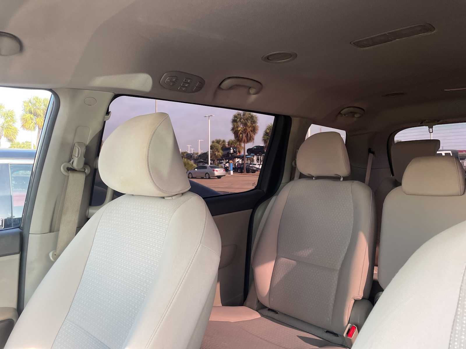 Thumbnail: 2017 Kia Sedona - 8