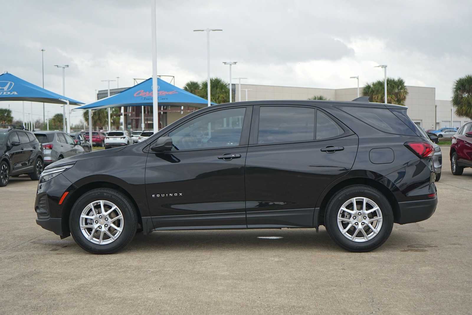 Thumbnail: 2023 Chevrolet Equinox - 3