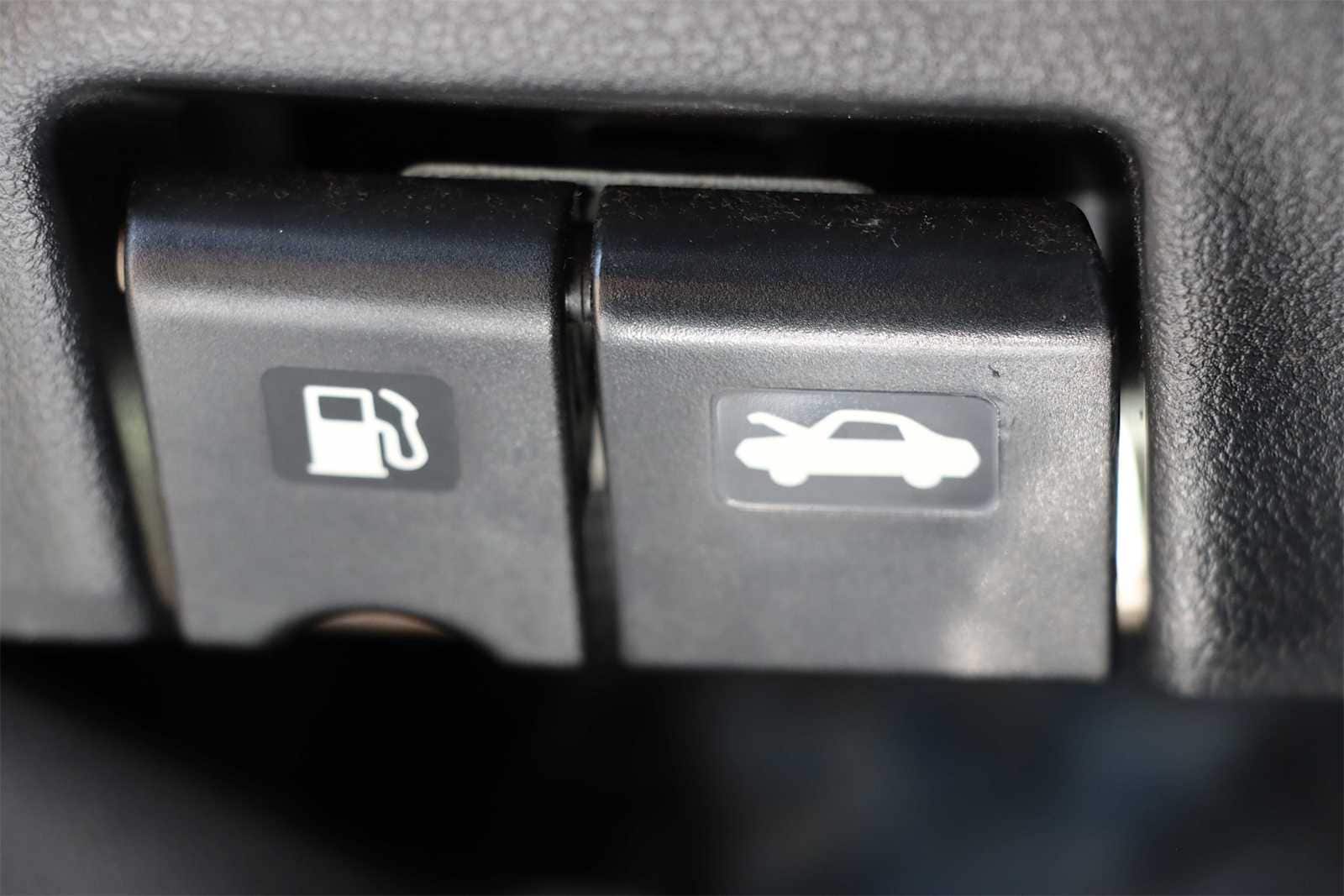 2013 Nissan Versa S 24