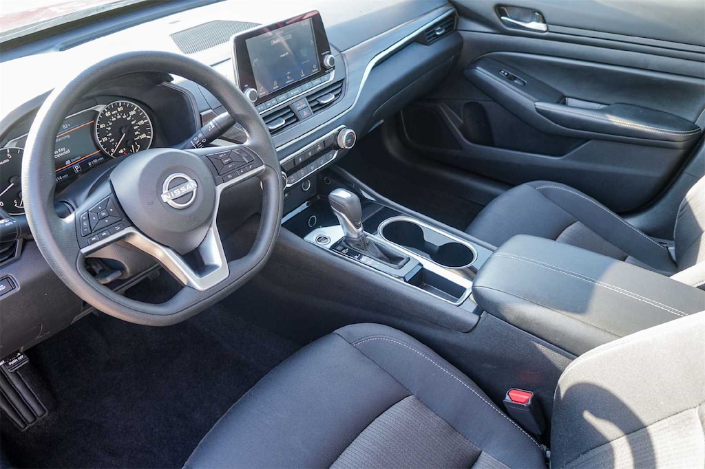 Used 2024 Nissan Altima 2.5 SV Sedan