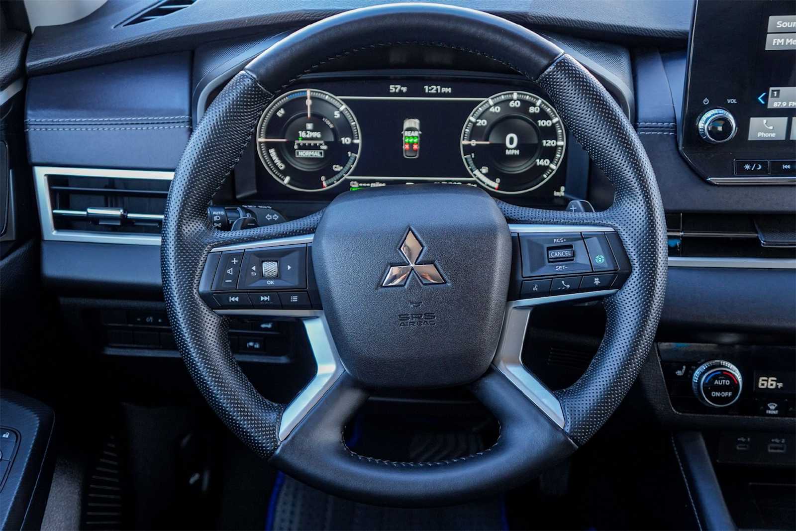 Thumbnail: 2024 Mitsubishi Outlander - 15