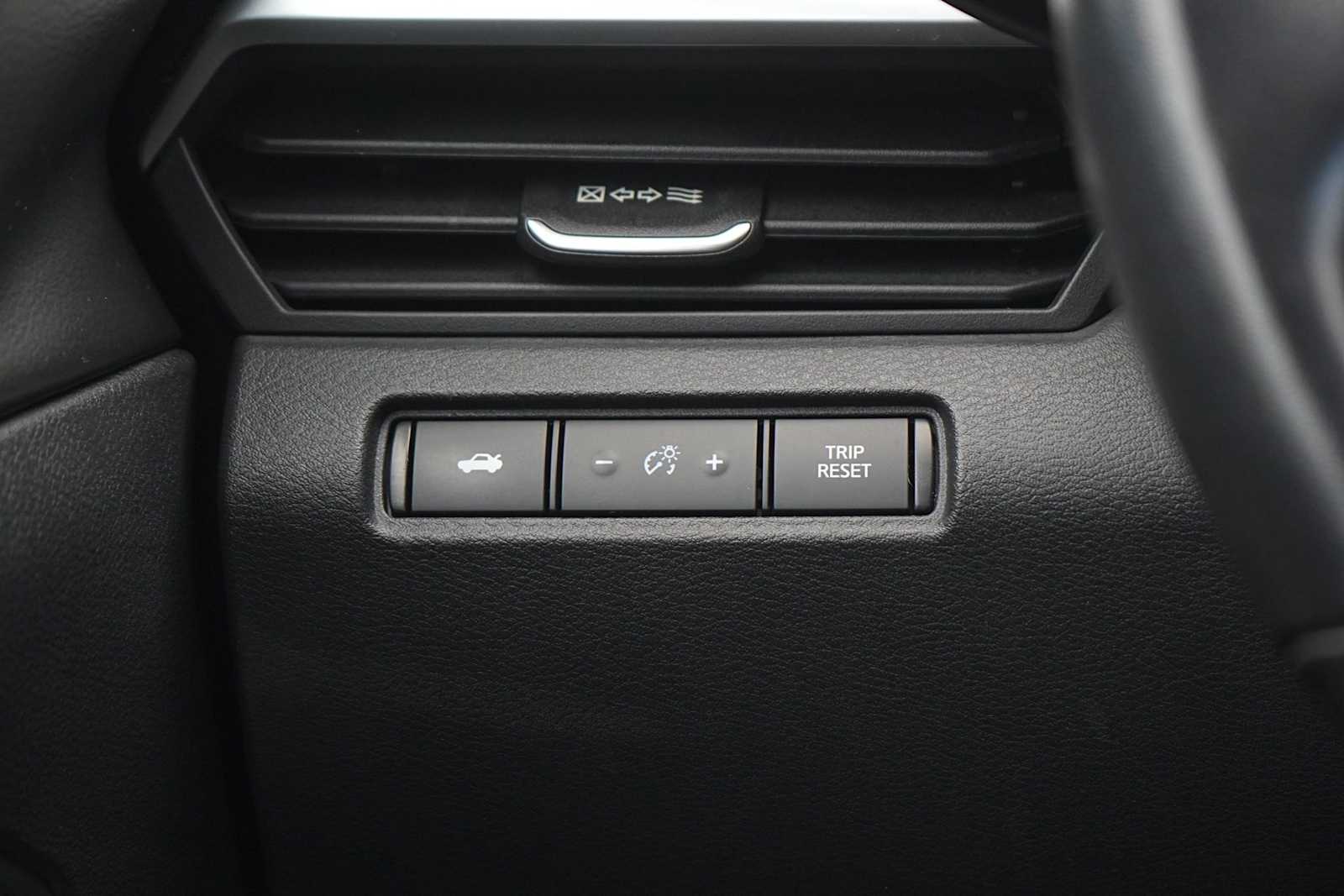 Thumbnail: 2021 Nissan Altima - 24