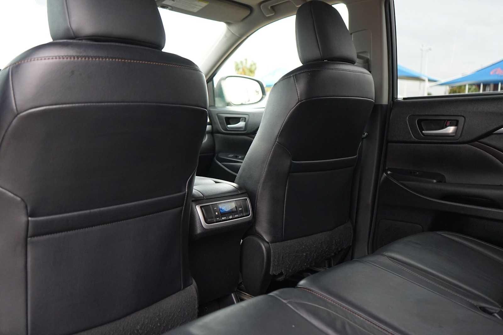 Thumbnail: 2015 Toyota Highlander - 13