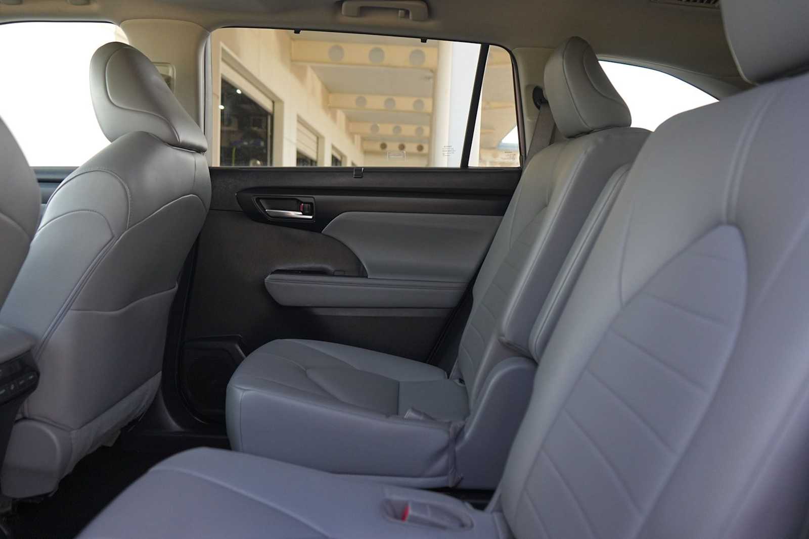 2023 Toyota Highlander XLE - Photo 14