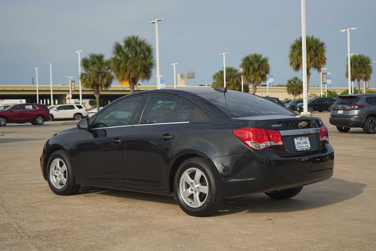Thumbnail: 2016 Chevrolet Cruze - 3