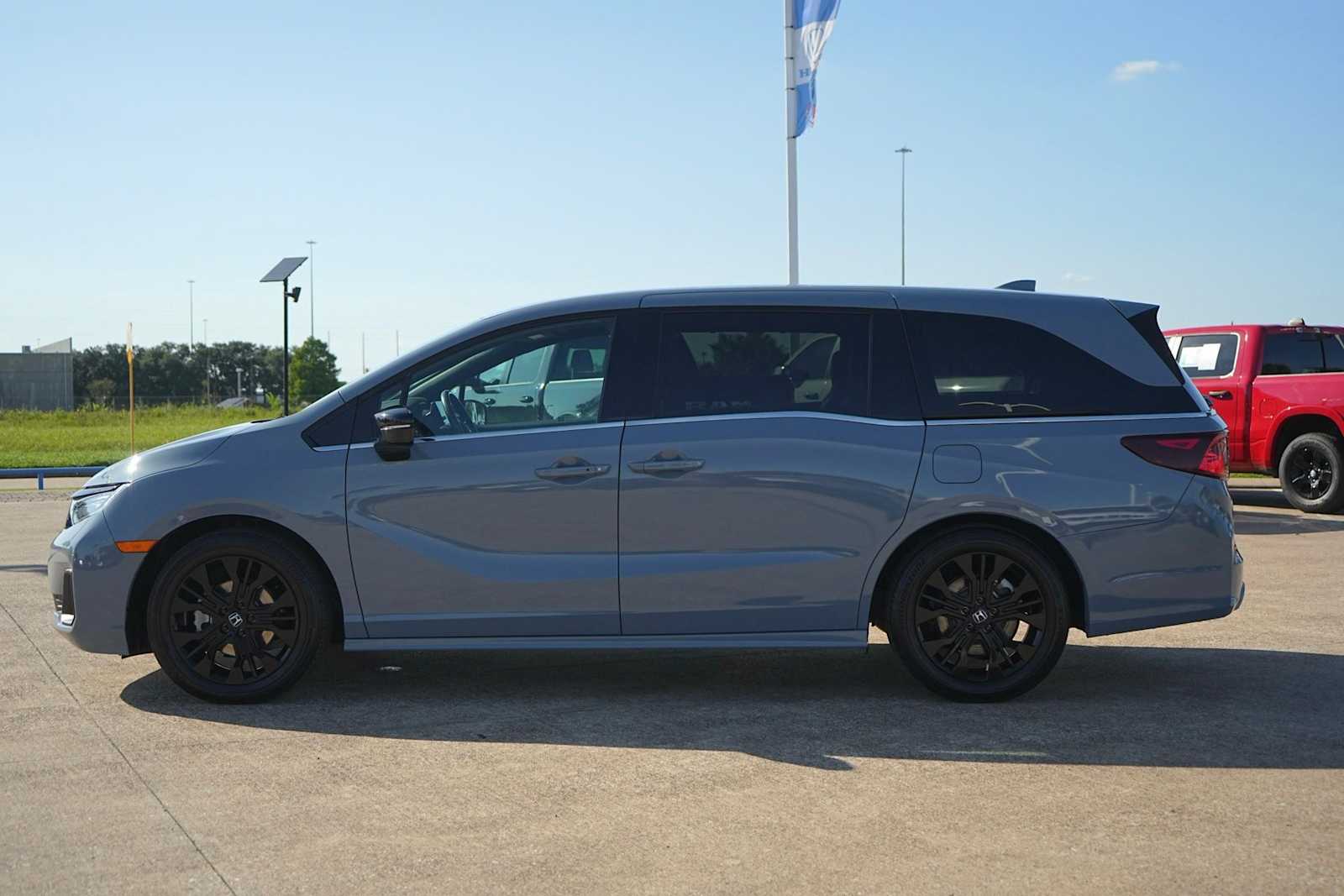 Thumbnail: 2025 Honda Odyssey - 2