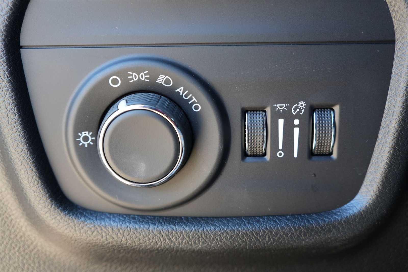 Thumbnail: 2023 Jeep Grand Cherokee - 23