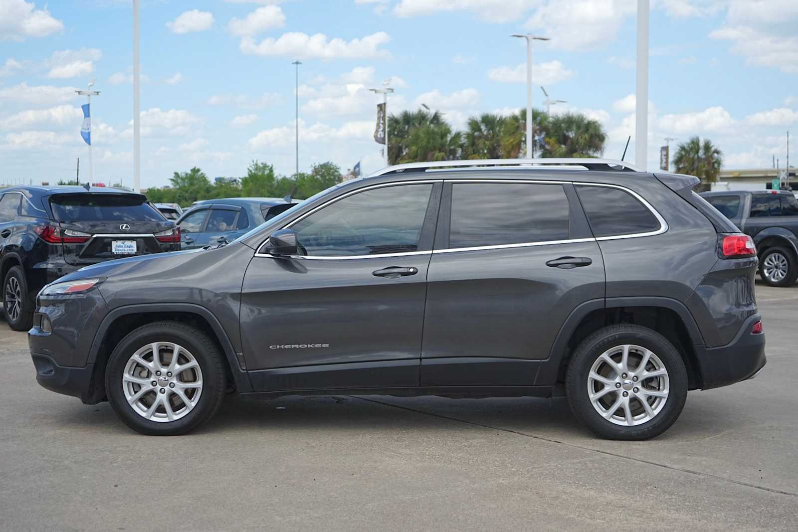 Thumbnail: 2017 Jeep Cherokee - 3