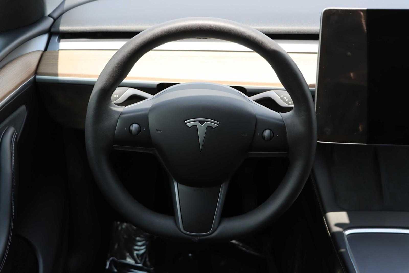 Thumbnail: 2023 Tesla Model Y - 17