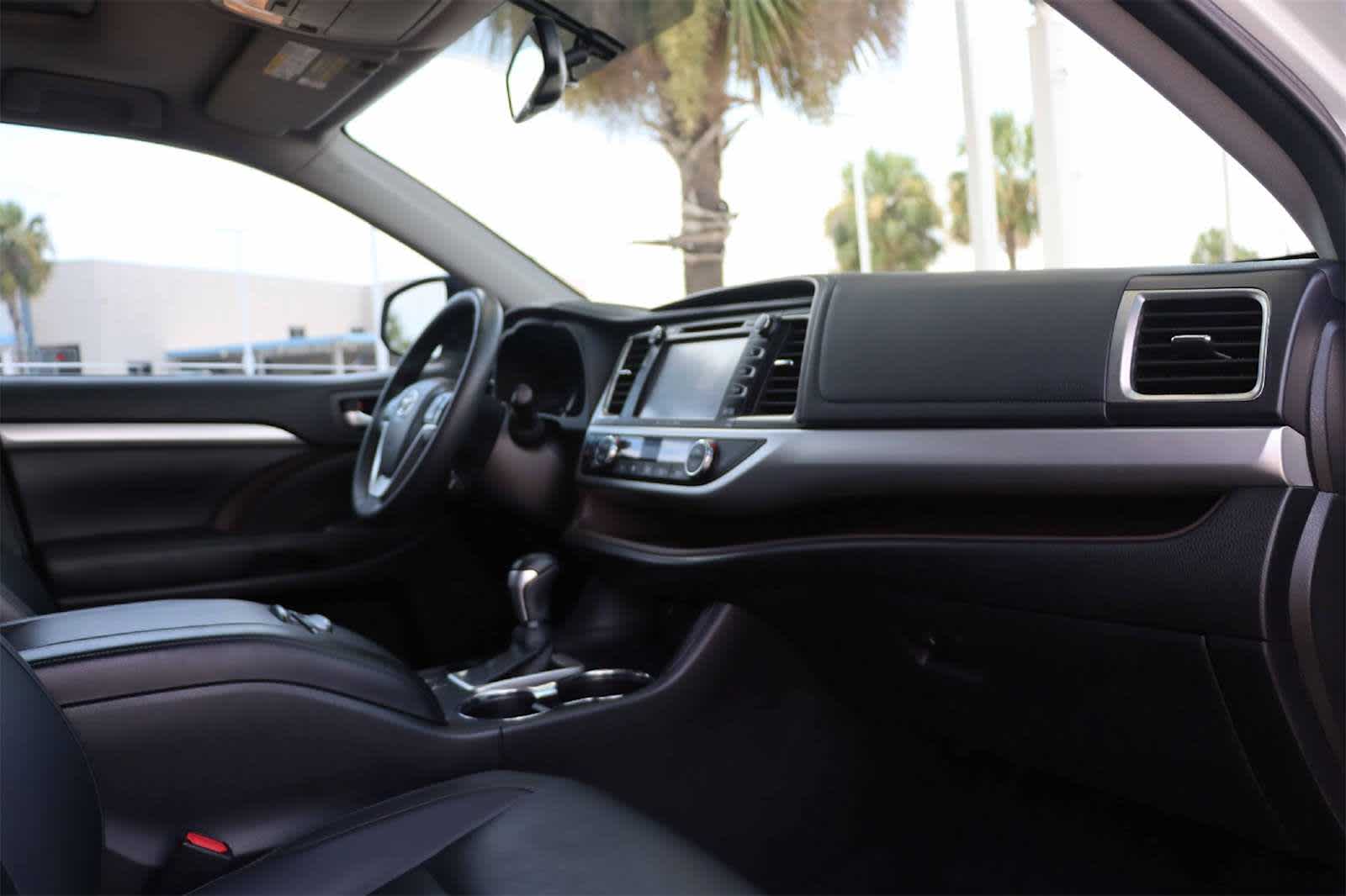 Thumbnail: 2016 Toyota Highlander - 13
