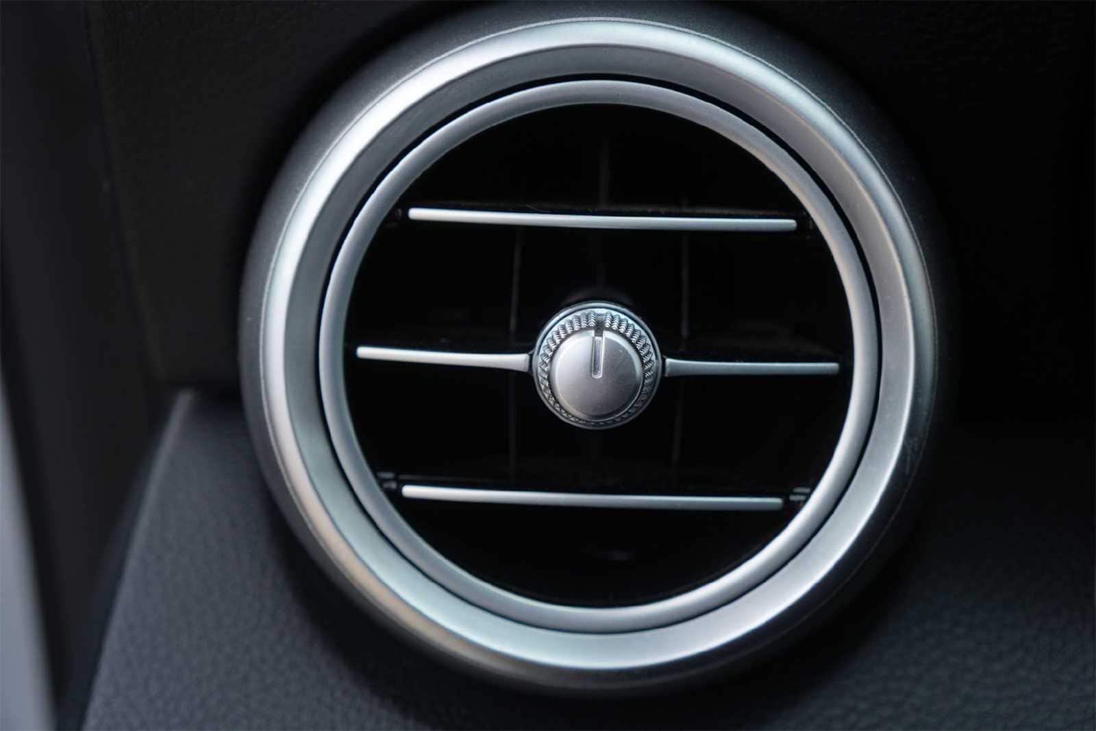 Thumbnail: 2015 Mercedes-Benz C-Class - 28