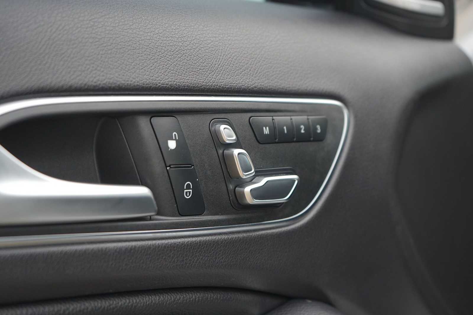 Thumbnail: 2020 Mercedes-Benz GLA - 12