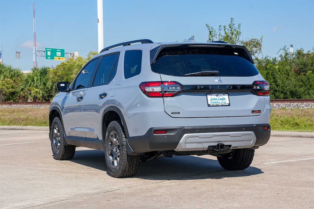 New 2025 Honda Pilot TrailSport SUV
